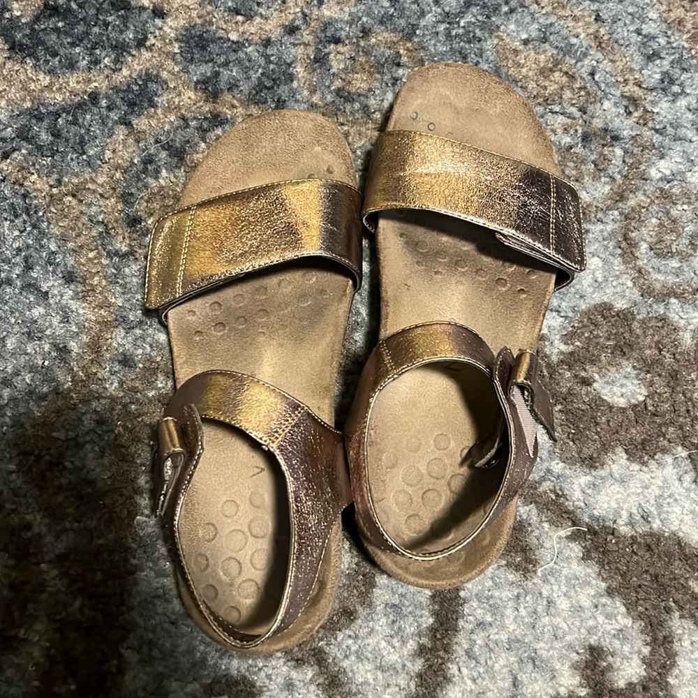 Vionic Gunmetal Metallic Marsala Sandals